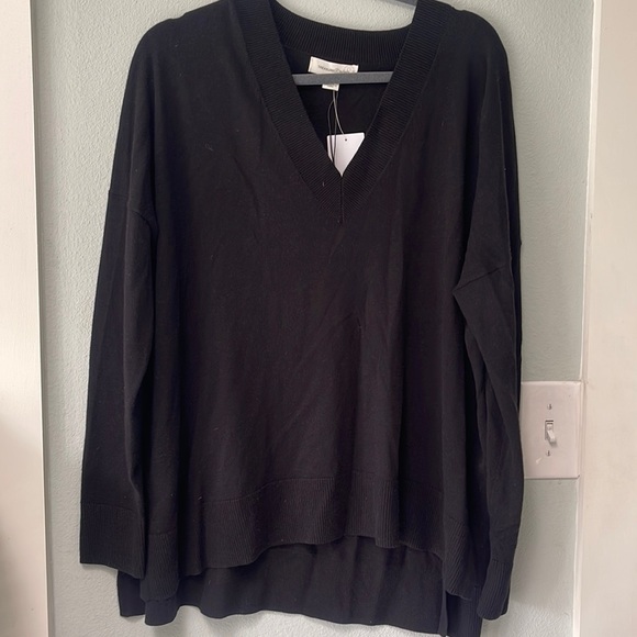 NWT Treasure and Bond lightweight black v neck sweater size XL - Picture 1 of 3